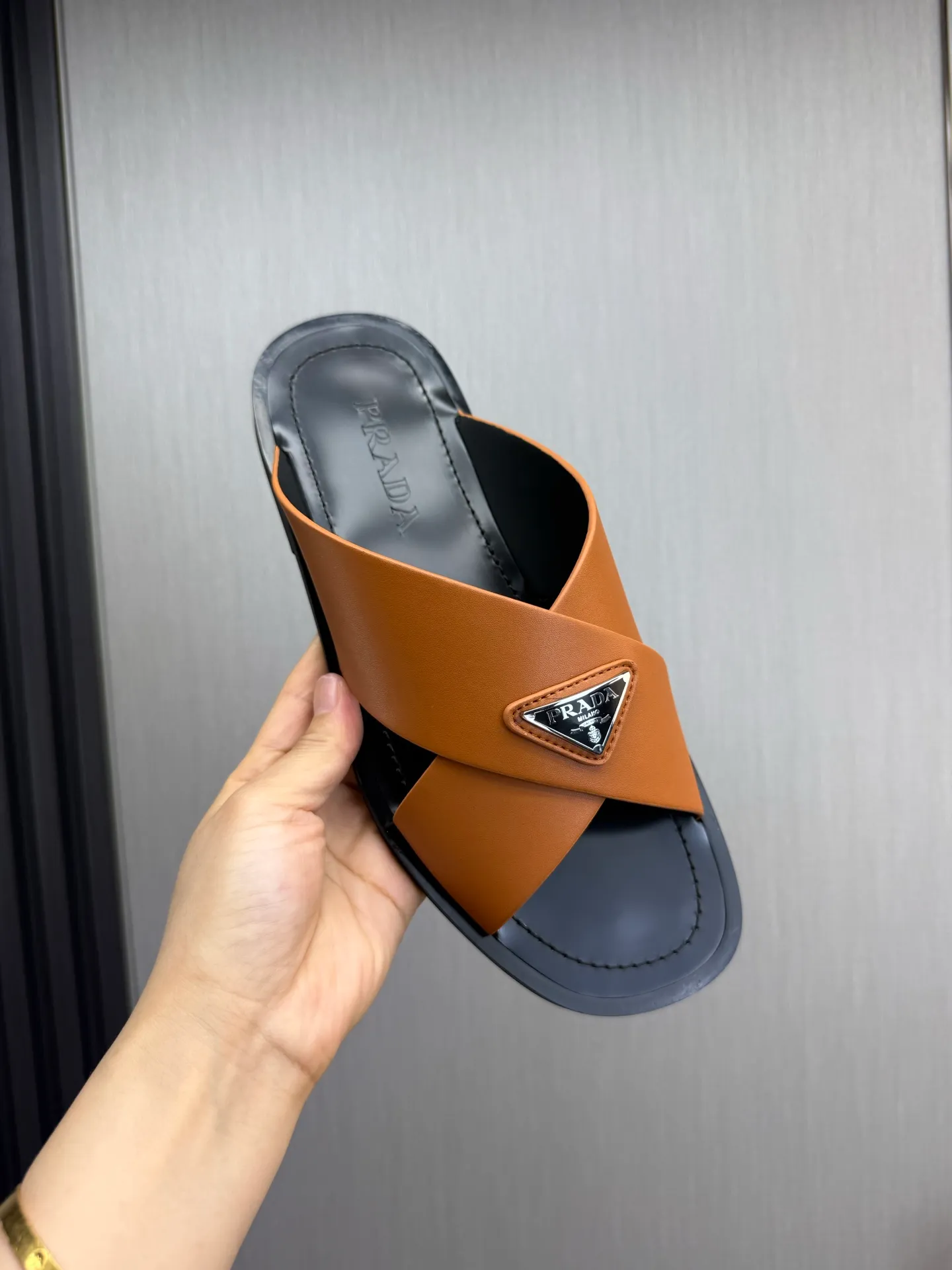Factory price 340💰 ＰＲＡＤＡPrada - popular men's slippers hot sale 🔥 🩴Official website one to one production 38-45 sizes 45 46 🉑️Customized!